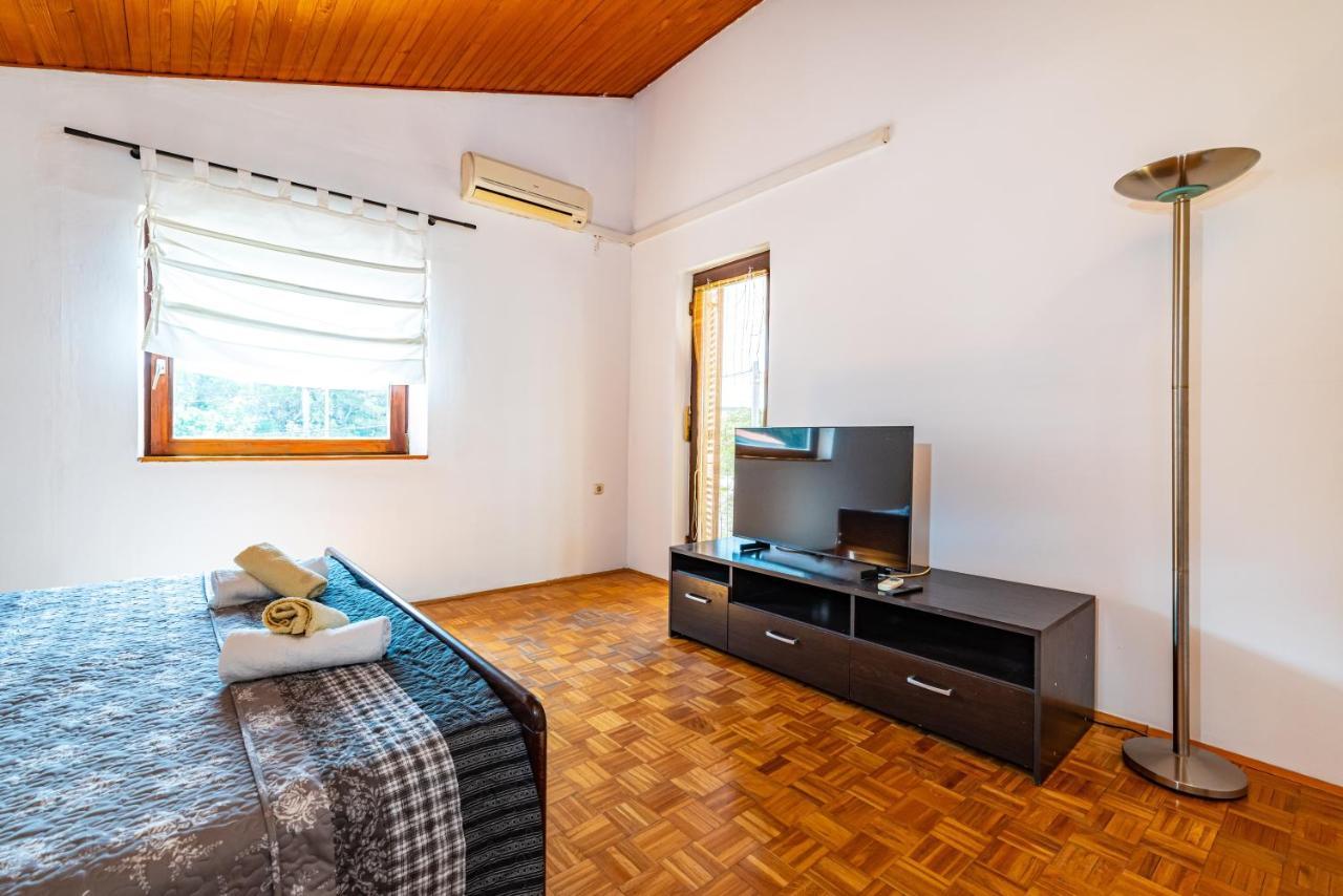 נוביגראד דאלמטיה Apartment Sea And Mountain With Pool חדר תמונה