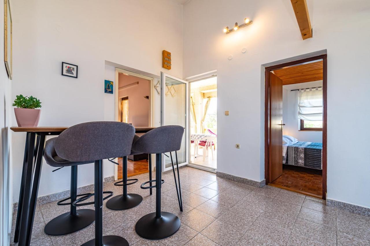 נוביגראד דאלמטיה Apartment Sea And Mountain With Pool חדר תמונה