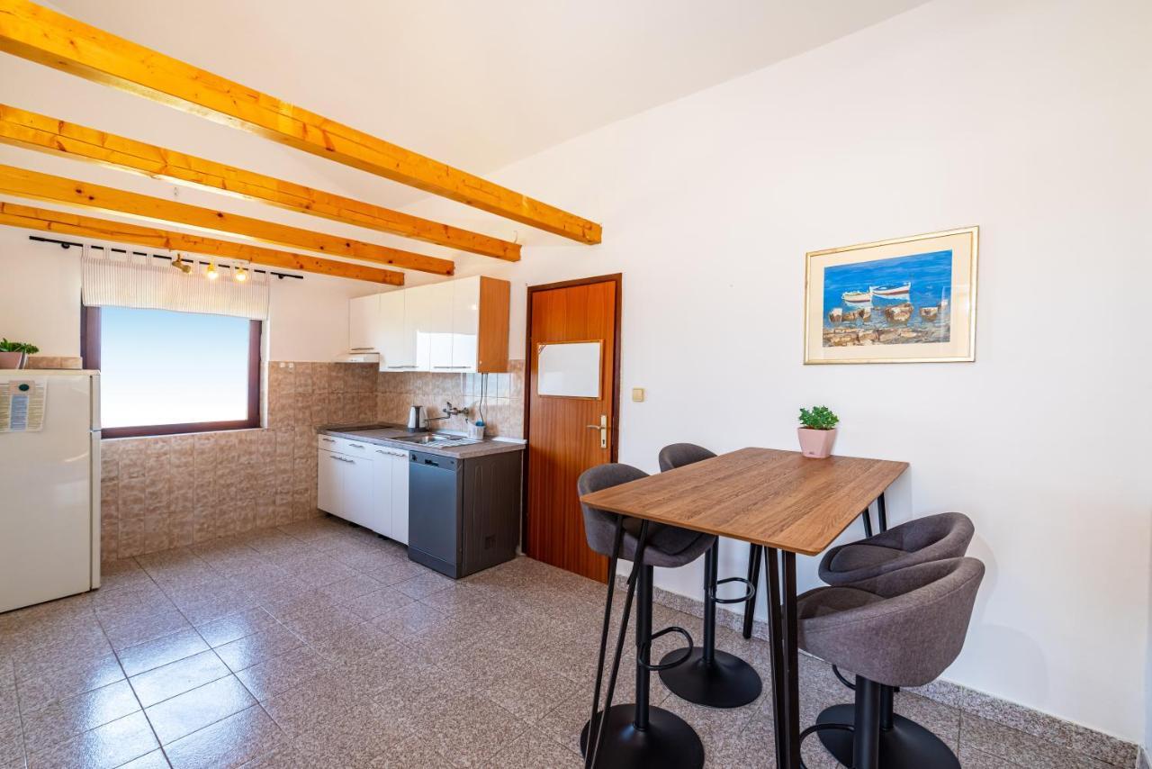 נוביגראד דאלמטיה Apartment Sea And Mountain With Pool מראה חיצוני תמונה